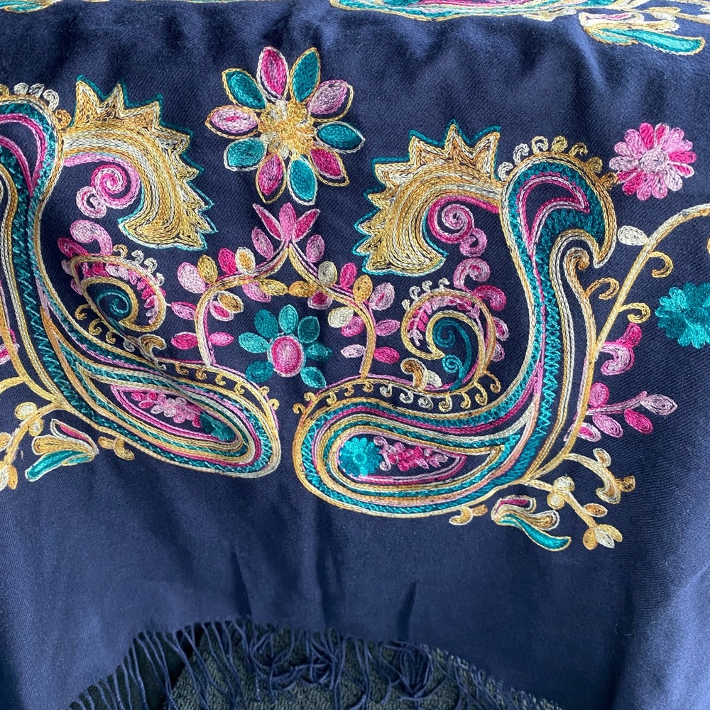 Brand new navy blue 100% cashmere scarf